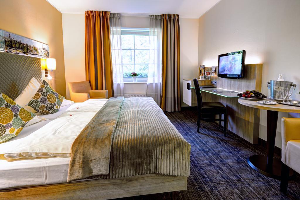 Nordwest-Hotel Amsterdam บาดซวิสเชนอาว์น ภายนอก รูปภาพ